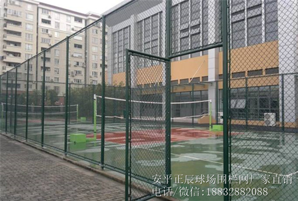 篮球场地围栏网图片